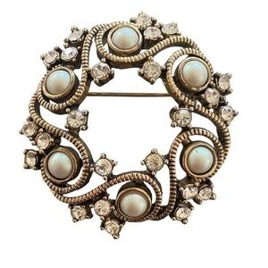 Vintage Monet Brooch Pin Rhinestones Pearls Wreath Style Gold Tone